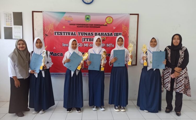 JUARA 2 PUTRI NULIS JEUNG MACA AKSARA SUNDA THN 2023 TINGKAT KABUPATEN